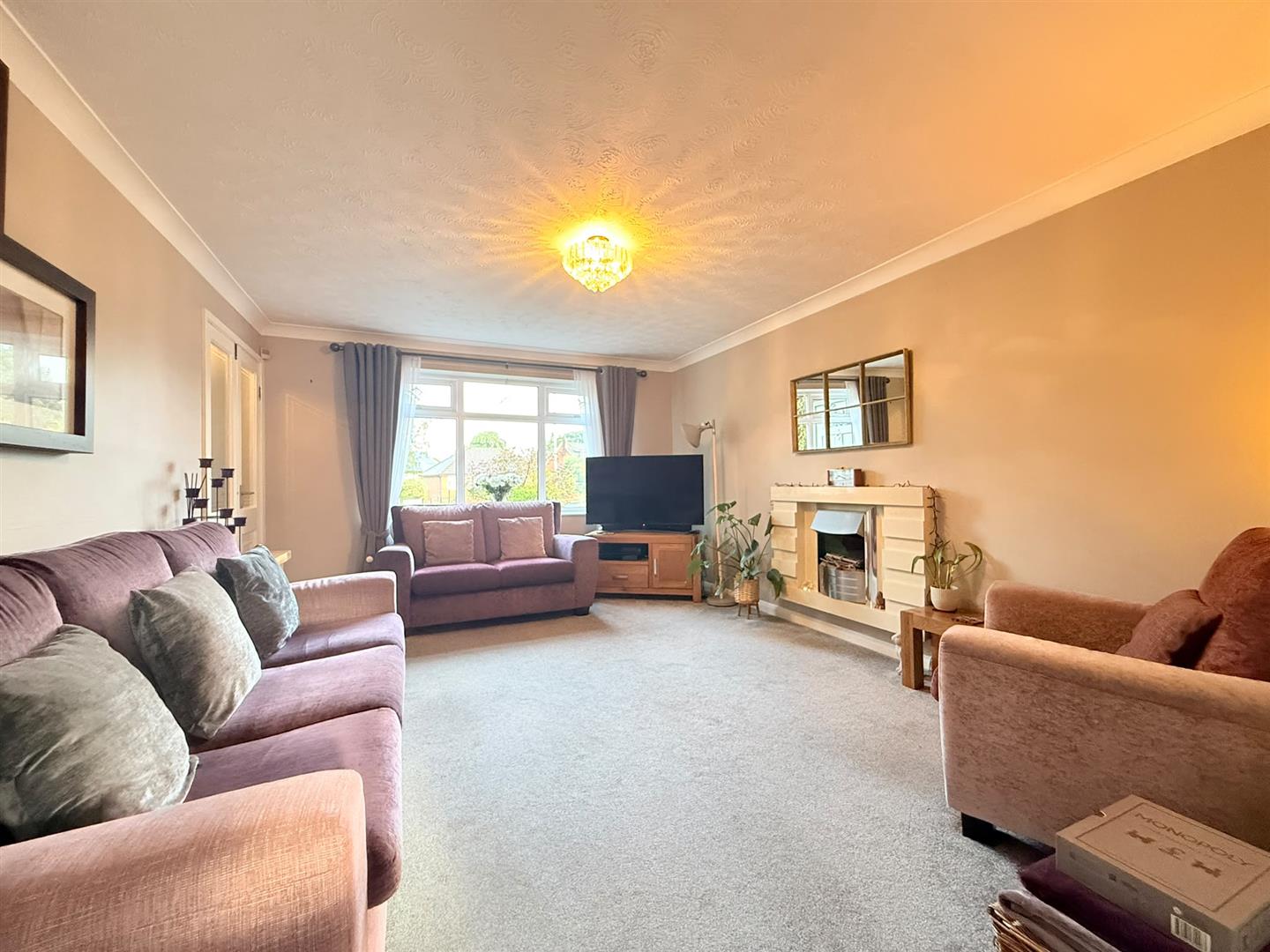4 bed house - detached in St. Christophers Road, Ashton-Under-Lyne – photo 2